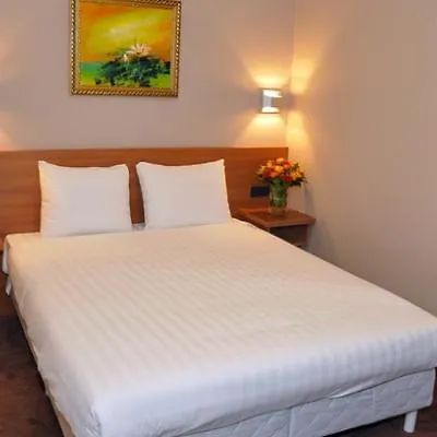 Dutch Design Vondelpark מלון 3*